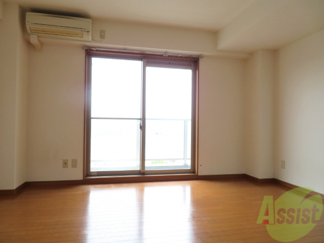 居室・リビング　明るい光が差し込む素敵なお部屋ですね～。