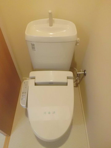 トイレ　ウォシュレット付きの清潔感のあるトイレ
