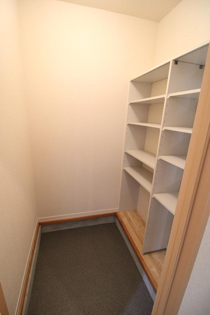 玄関　土間収納には土足のまま出入り可能！！