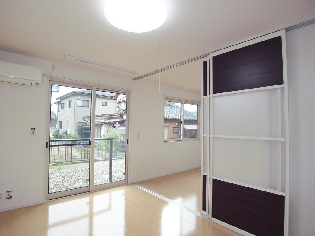 居室・リビング　同一タイプの部屋の画像です。