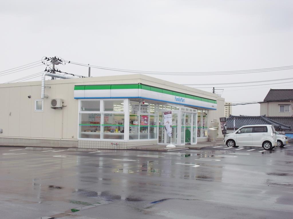 コンビニ　ファミリーマート新津善道町店（コンビニ）まで378m