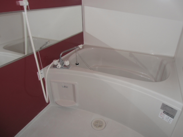 バス・シャワールーム　追い焚き機能・浴室乾燥機付です☆