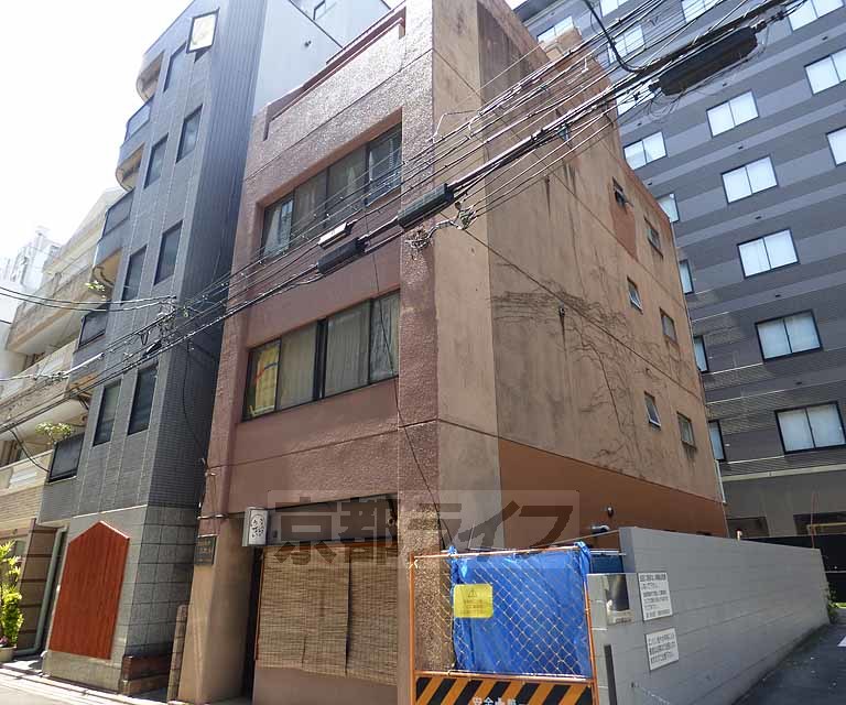 京都市中京区亀屋町のマンションの建物外観