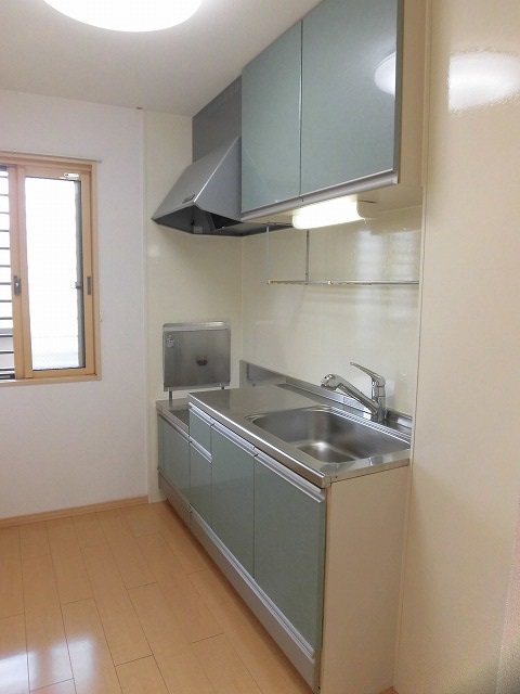 キッチン　窓があり明るきキッチン