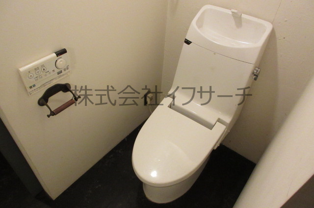 東急田園都市線 池尻大橋駅 徒歩3分 11階建 築44年のトイレ写真