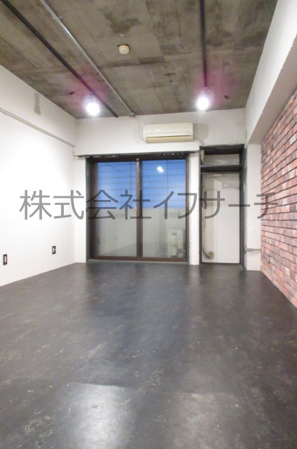 東急田園都市線 池尻大橋駅 徒歩3分 11階建 築44年の居間写真