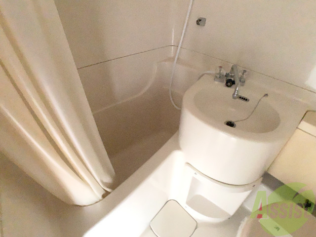 バス・シャワールーム　広さのあるバスルームで疲れが取れそうですね。