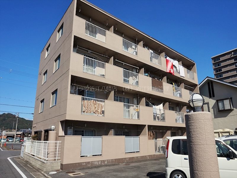 近江八幡市中村町のマンションの建物外観