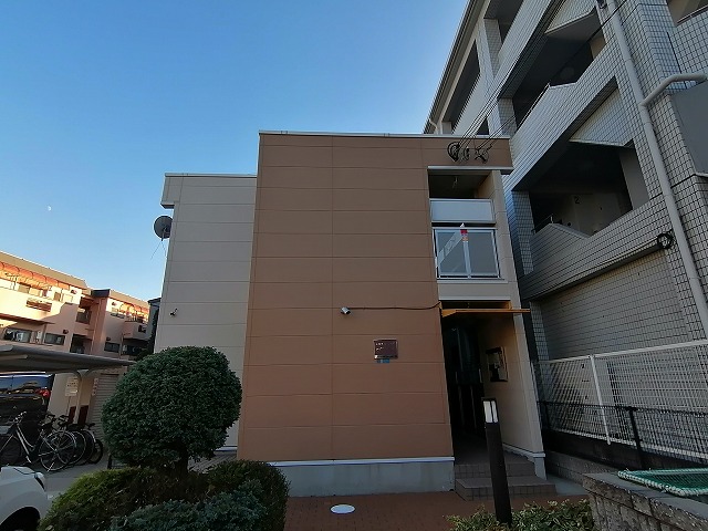 尼崎市西川のアパートの建物外観