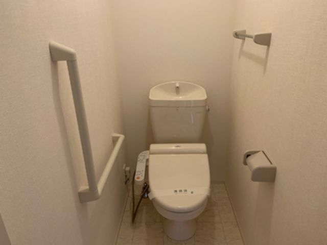 【富山市小杉のアパートのトイレ】
