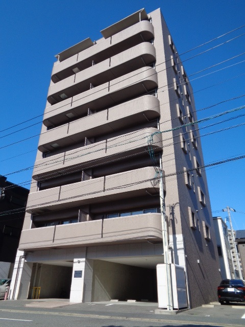 広島市南区段原山崎のマンションの建物外観