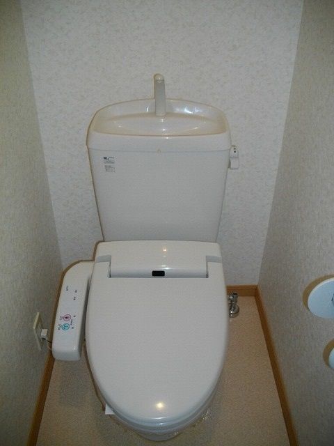 【グリュッククレー　Ａ棟のトイレ】