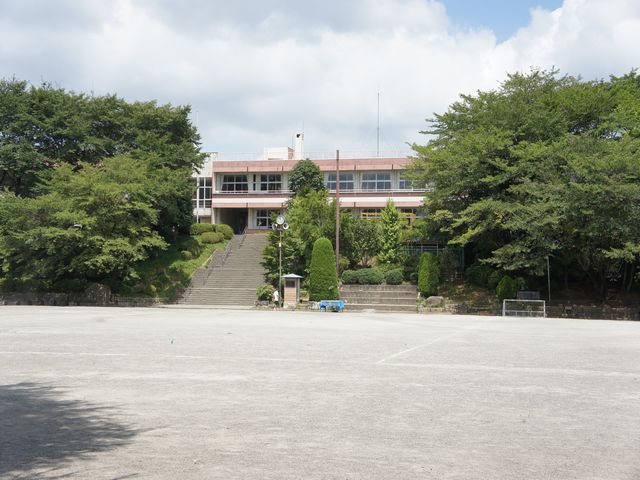 【メゾン・ド・サングリーエの小学校】