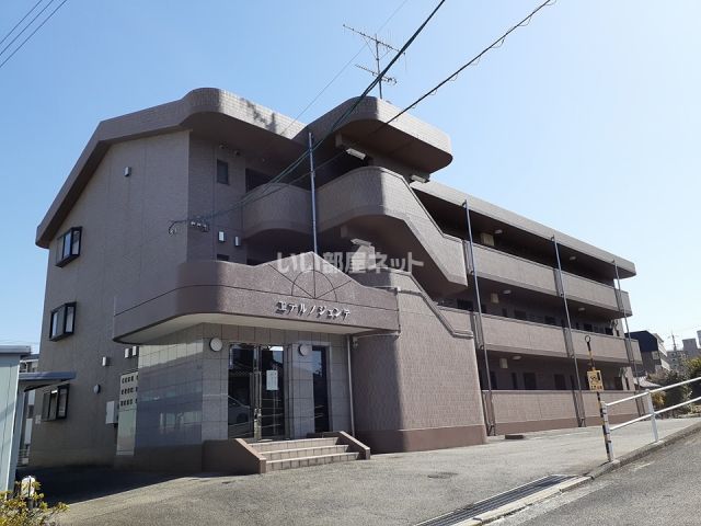 東広島市西条下見のマンションの建物外観