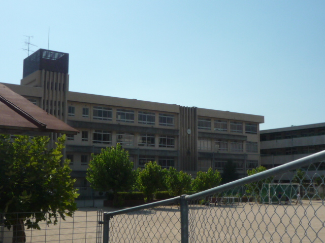 【広島市安芸区矢野西のマンションの小学校】