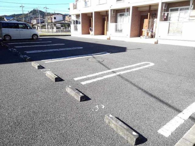 【佐野市鉢木町のアパートの駐車場】