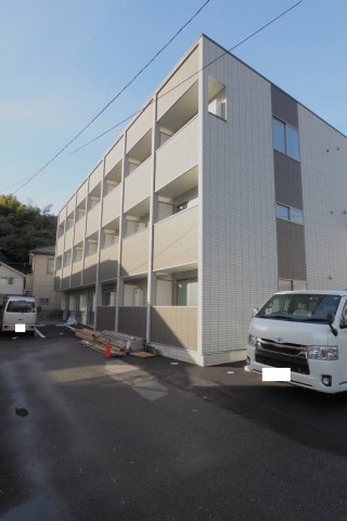 広島市安佐南区大町西のアパートの建物外観