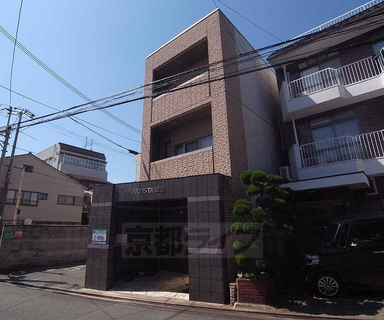 京都市右京区西院西今田町のマンションの建物外観