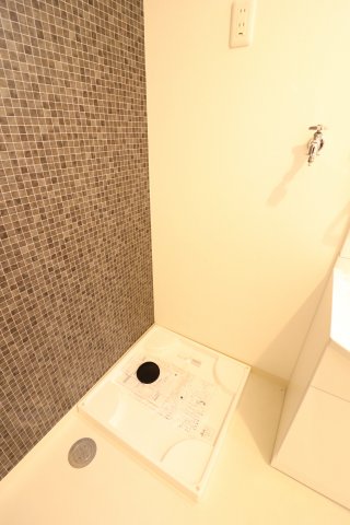 その他設備　共用設備で洗濯乾燥機付きます。