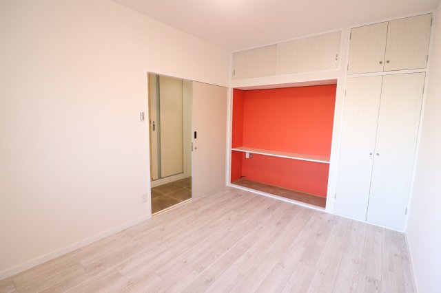 居室・リビング　ｃ号室 玄関入ってすぐ右手のお部屋です。