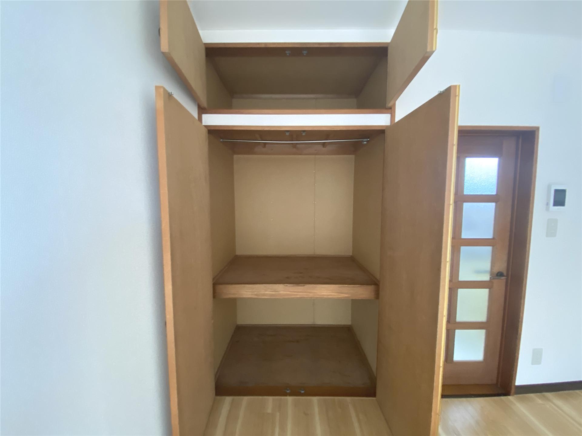 収納　天井高の収納付きです