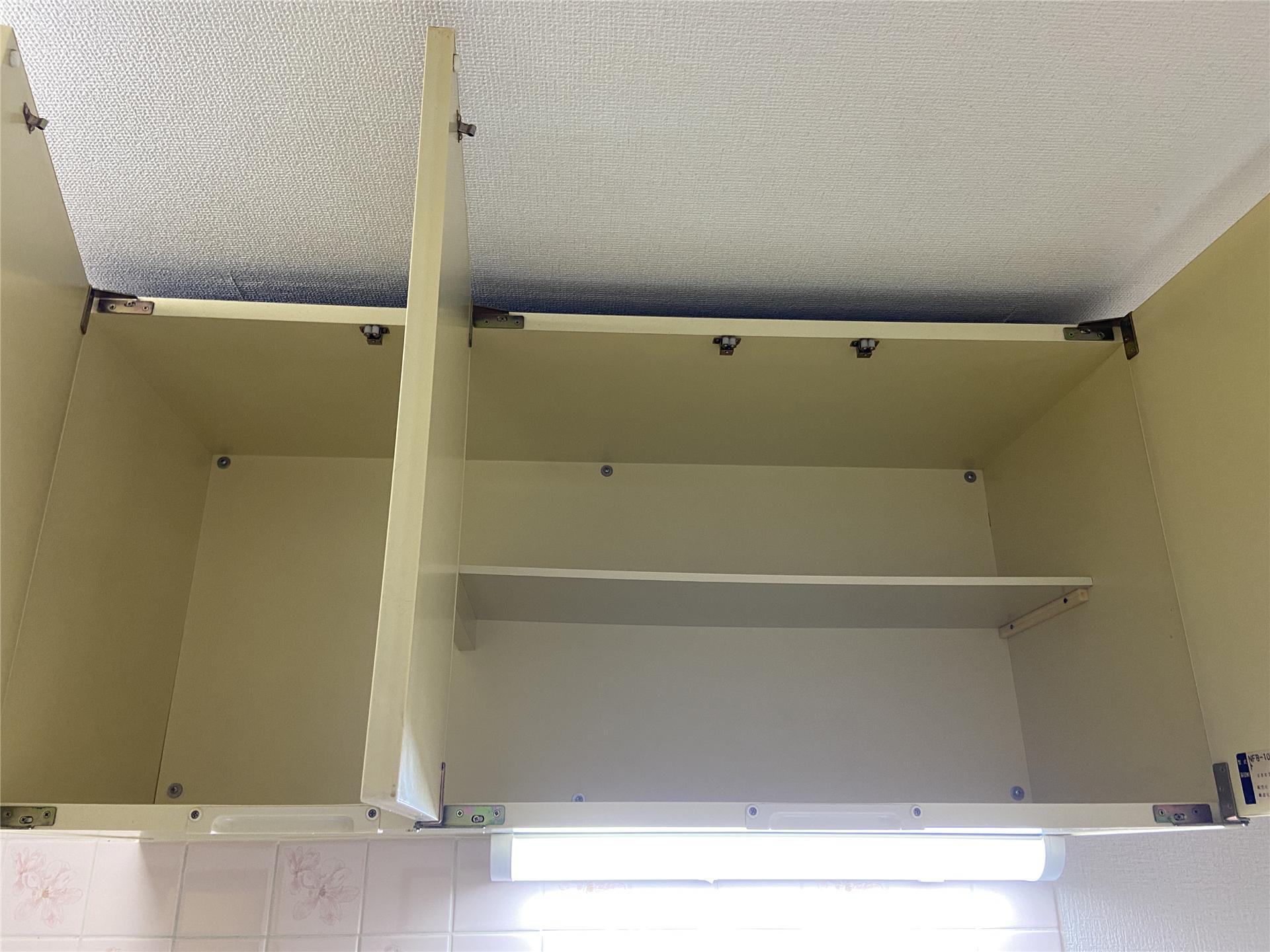 その他設備　キッチン上部にも収納が付いています