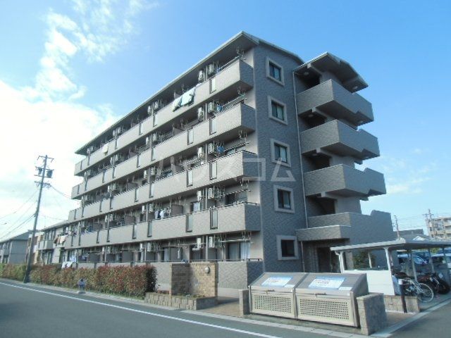 【袋井市愛野南のマンションの建物外観】