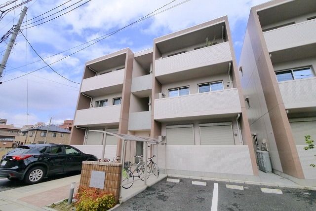 【川越市新宿町のマンションの建物外観】