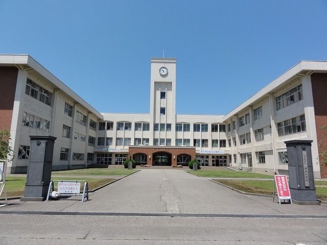 【レ・パラッツオIの小学校】