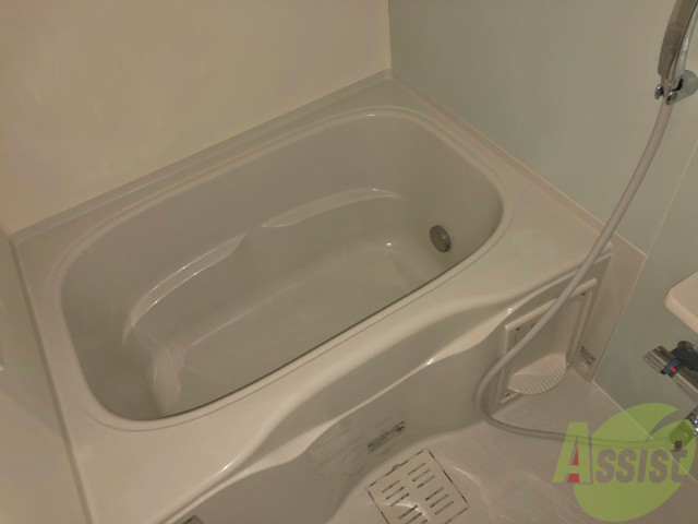 バス・シャワールーム　浴室は綺麗で追い焚きも付いて気持ちよくお過ごしいただけます。