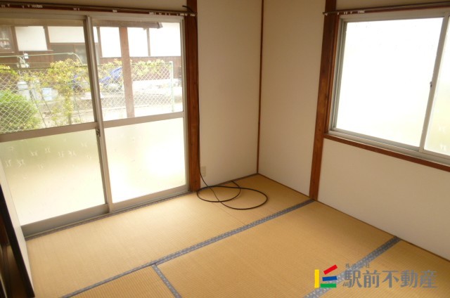 居室・リビング　現在フローリングです☆