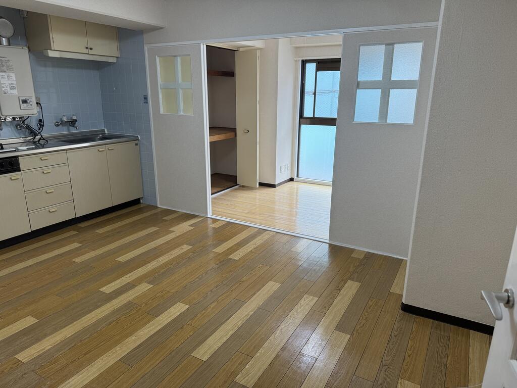 居室・リビング　同マンション別室の写真です☆