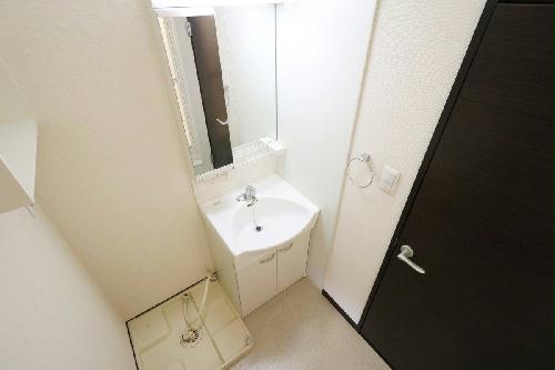 洗面設備　女性には嬉しい独立洗面台つき！