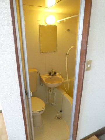 トイレ　クリーニング済みのお風呂とトイレと洗面台です♪