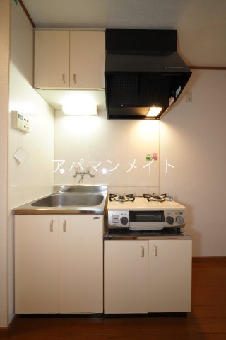 キッチン　コンパクトなキッチンで掃除もラクラク