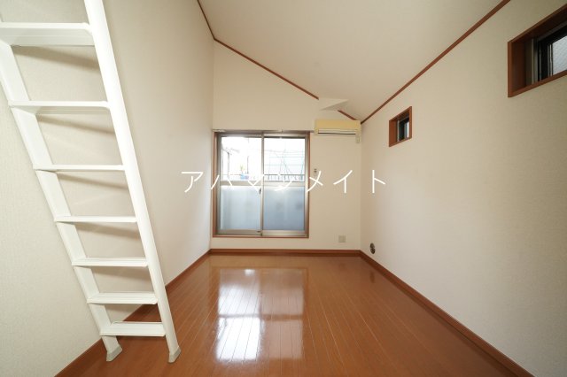 居室・リビング　居間です