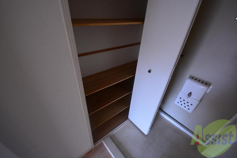 収納　戸棚があります