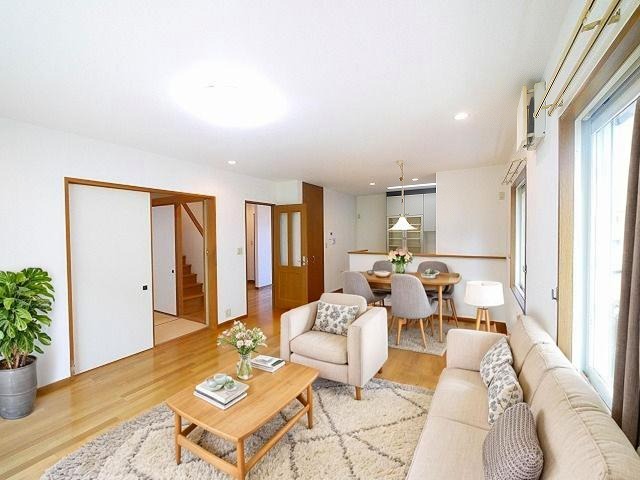 居室・リビング　CGで家具等を配置したもので家具等は含まれません