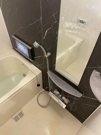 バス・シャワールーム　追い焚き、浴室乾燥機、洋室TV付きです。