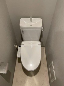 トイレ　温水洗浄便座付きのトイレです。