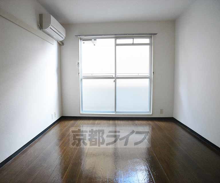 居室・リビング　広々としたお部屋です。