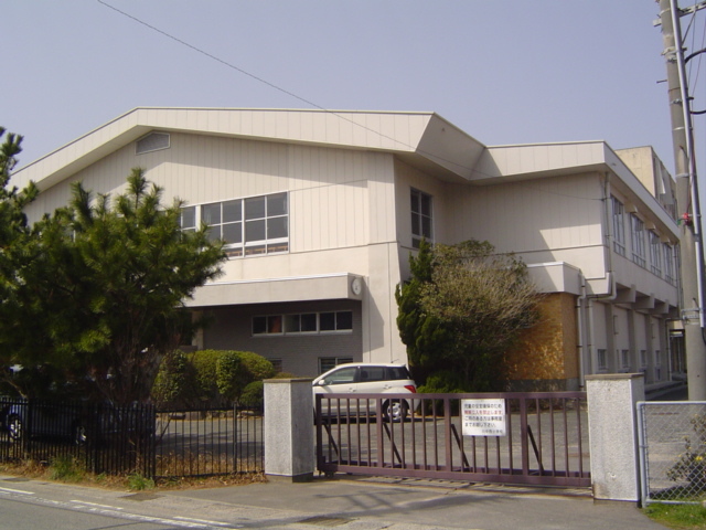 小学校　下関市立川中西小学校（小学校）まで798m