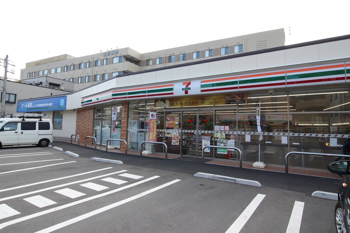 コンビニ　セブンイレブン横浜鴨居5丁目店（コンビニ）まで400m