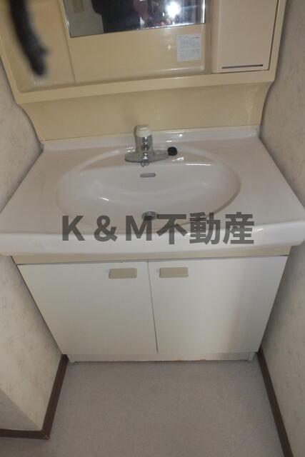 洗面設備　コンパクトで使いやすい洗面所