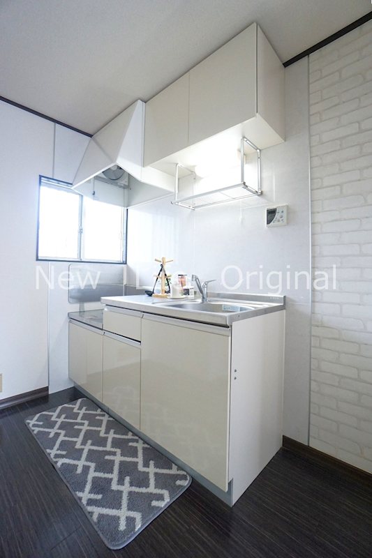 キッチン　窓付きで換気がしやすいキッチンです☆