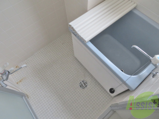 バス・シャワールーム　お風呂はこんな感じです。こじんまりとしたサイズが良い感じ。