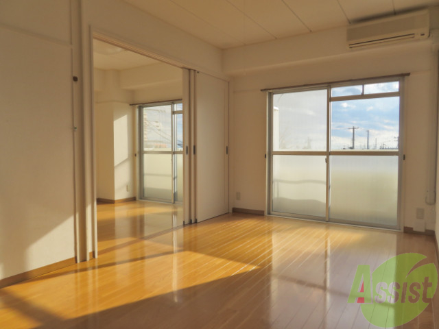 居室・リビング　リビングは陽当たりも良好で通気性も良好です。