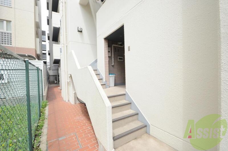 エントランス　エントランス周辺はいつもキレイに片付けられています。