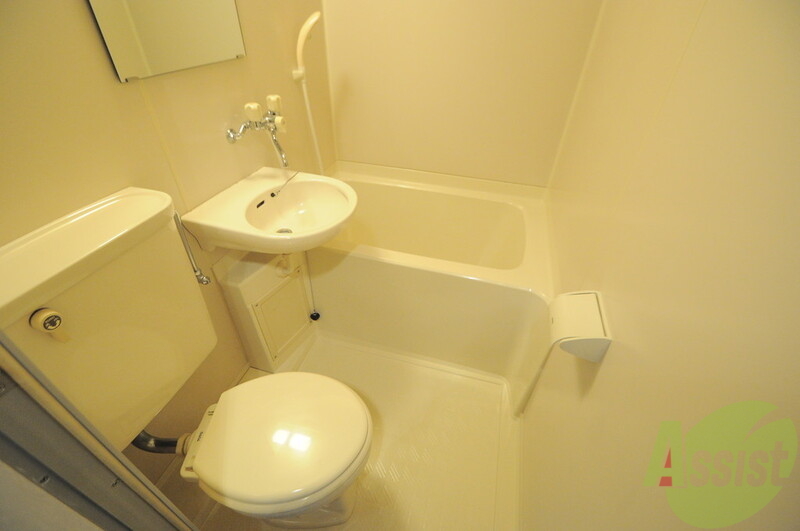 バス・シャワールーム　ちょうどいいサイズのお風呂です。お掃除も楽にできますよ。