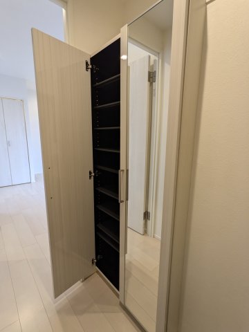 玄関　202号室シューズボックス